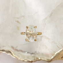 Lade das Bild in den Galerie-Viewer, Ring Bergkristall mit Rutil Gold