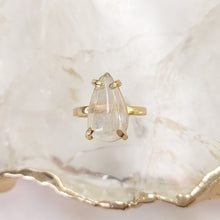 Lade das Bild in den Galerie-Viewer, Ring Bergkristall mit Rutil Gold