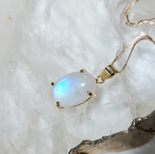 Lade das Bild in den Galerie-Viewer, AAA High Quality Kettenanhänger Regenbogen Mondstein Gold