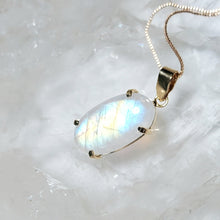 Lade das Bild in den Galerie-Viewer, AAA High Quality Kettenanhänger Regenbogen Mondstein Gold