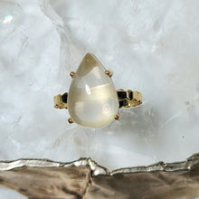 Lade das Bild in den Galerie-Viewer, Ring Bergkristall Tropfen Gold