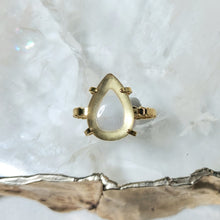 Lade das Bild in den Galerie-Viewer, Ring Bergkristall Tropfen Gold