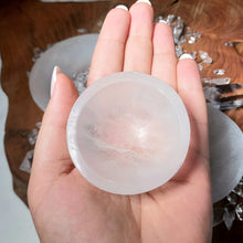 Lade das Bild in den Galerie-Viewer, Selenit Schale Rund Variation
