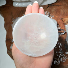 Lade das Bild in den Galerie-Viewer, Selenit Schale Rund Variation