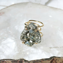 Lade das Bild in den Galerie-Viewer, Ring Pyrit Tropfen Gold (Ringgr. 48-53)