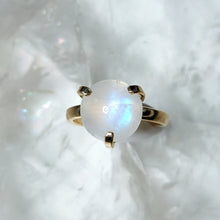 Lade das Bild in den Galerie-Viewer, A-Qualität Ring Regenbogen Mondstein Rund Gold (Ringgr. 47-50)