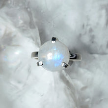 Lade das Bild in den Galerie-Viewer, A-Qualität Ring Regenbogen Mondstein Rund Silber (Ringgr. 46-49)