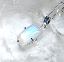 Lade das Bild in den Galerie-Viewer, AAA-Qualität Kettenanhänger Regenbogen Mondstein Silber