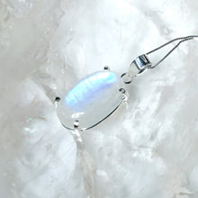 Lade das Bild in den Galerie-Viewer, AAA-Qualität Kettenanhänger Regenbogen Mondstein Silber
