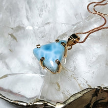 Lade das Bild in den Galerie-Viewer, AAA High Quality Kettenanhänger Larimar Dreieck Gold
