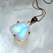 Lade das Bild in den Galerie-Viewer, AAA High Quality Kettenanhänger Regenbogen Mondstein Gold