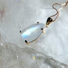 Lade das Bild in den Galerie-Viewer, AAA High Quality Kettenanhänger Regenbogen Mondstein Tropfen Gold