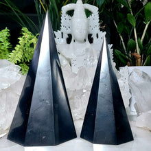 Lade das Bild in den Galerie-Viewer, Schungit 8-seitige Pyramide