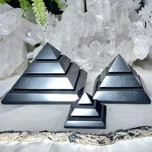 Lade das Bild in den Galerie-Viewer, Schungit Pyramide