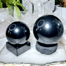 Lade das Bild in den Galerie-Viewer, Schungit Teelicht, Kugelhalter
