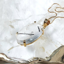 Lade das Bild in den Galerie-Viewer, Kettenanhänger Rutil Quarz Gold