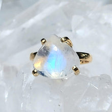 Lade das Bild in den Galerie-Viewer, AAA High Quality Ring Regenbogen Mondstein Gold (Ringgr. 53-58)