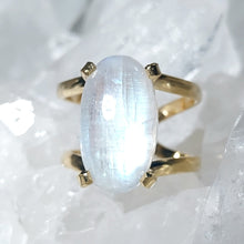 Lade das Bild in den Galerie-Viewer, AAA High Quality Ring Regenbogen Mondstein Gold (Ringgr. 57-65)