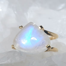 Lade das Bild in den Galerie-Viewer, AAA High Quality Ring Regenbogen Mondstein Gold (Ringgr. 57-65)