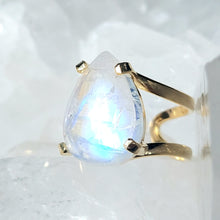 Lade das Bild in den Galerie-Viewer, AAA High Quality Ring Regenbogen Mondstein Gold (Ringgr. 57-65)