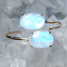 Lade das Bild in den Galerie-Viewer, AAA High Quality Zwillingsarmband Regenbogen Mondstein Gold