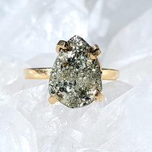 Lade das Bild in den Galerie-Viewer, Ring Pyrit Tropfen Gold (Ringgr. 50-52)