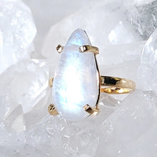 Lade das Bild in den Galerie-Viewer, AAA High Quality Ring Regenbogen Mondstein Tropfen Gold (Ringgr. 51-55)