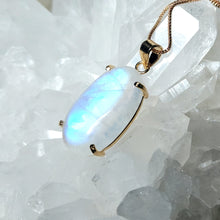 Lade das Bild in den Galerie-Viewer, AAA High Quality Kettenanhänger Regenbogen Mondstein Gold