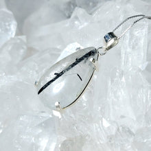 Lade das Bild in den Galerie-Viewer, Kettenanhänger Turmalin mit Bergkristall Tropfen Silber (stärkster Schutzstein)