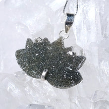 Lade das Bild in den Galerie-Viewer, Kettenanhänger Druzy Lotus Silber