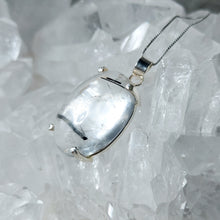 Lade das Bild in den Galerie-Viewer, Kettenanhänger Turmalin mit Bergkristall Gold (stärkster Schutzstein)