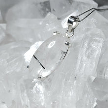 Lade das Bild in den Galerie-Viewer, Kettenanhänger Turmalin mit Bergkristall Gold (stärkster Schutzstein)