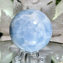 Lade das Bild in den Galerie-Viewer, Blaue Calcit Kugel
