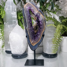 Lade das Bild in den Galerie-Viewer, B Ware Amethyst Portal auf Stand