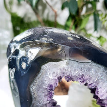 Lade das Bild in den Galerie-Viewer, XXL Amethyst Portal mit rotierbarem Stand