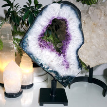Lade das Bild in den Galerie-Viewer, XXL Amethyst Portal mit rotierbarem Stand
