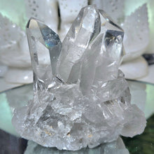 Lade das Bild in den Galerie-Viewer, Bergkristall Stufe mit Phantomen