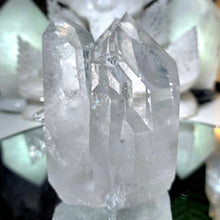 Lade das Bild in den Galerie-Viewer, Bergkristall Stufe