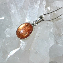 Lade das Bild in den Galerie-Viewer, Kettenanhänger Sonnenstein Silber