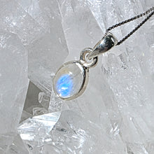 Lade das Bild in den Galerie-Viewer, Kettenanhänger Regenbogen Mondstein Silber