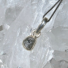 Lade das Bild in den Galerie-Viewer, Kettenanhänger Rohdiamant Silber