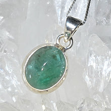 Lade das Bild in den Galerie-Viewer, Kettenanhänger Smaragd Silber