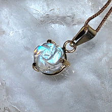 Lade das Bild in den Galerie-Viewer, Kettenanhänger Regenbogen Mondstein Rose Gold