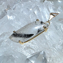 Lade das Bild in den Galerie-Viewer, Kettenanhänger Bergkristall Turmalin Gold