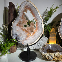 Lade das Bild in den Galerie-Viewer, Einzigartiges XXL Achat Portal mit rotierbarem Stand
