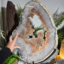 Lade das Bild in den Galerie-Viewer, Einzigartiges XXL Achat Portal mit rotierbarem Stand