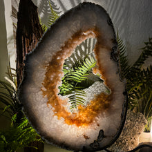 Lade das Bild in den Galerie-Viewer, Einzigartiges XXL Achat Portal mit rotierbarem Stand