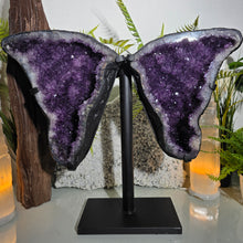 Lade das Bild in den Galerie-Viewer, XXL Amethyst Flügel Paar auf Stand