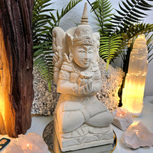 Lade das Bild in den Galerie-Viewer, XL Kalkstein Shiva (handgefertigt) - Gott der Transformation und Erneuerung