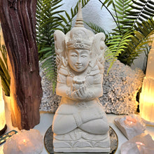 Lade das Bild in den Galerie-Viewer, XL Kalkstein Shiva (handgefertigt) - Gott der Transformation und Erneuerung